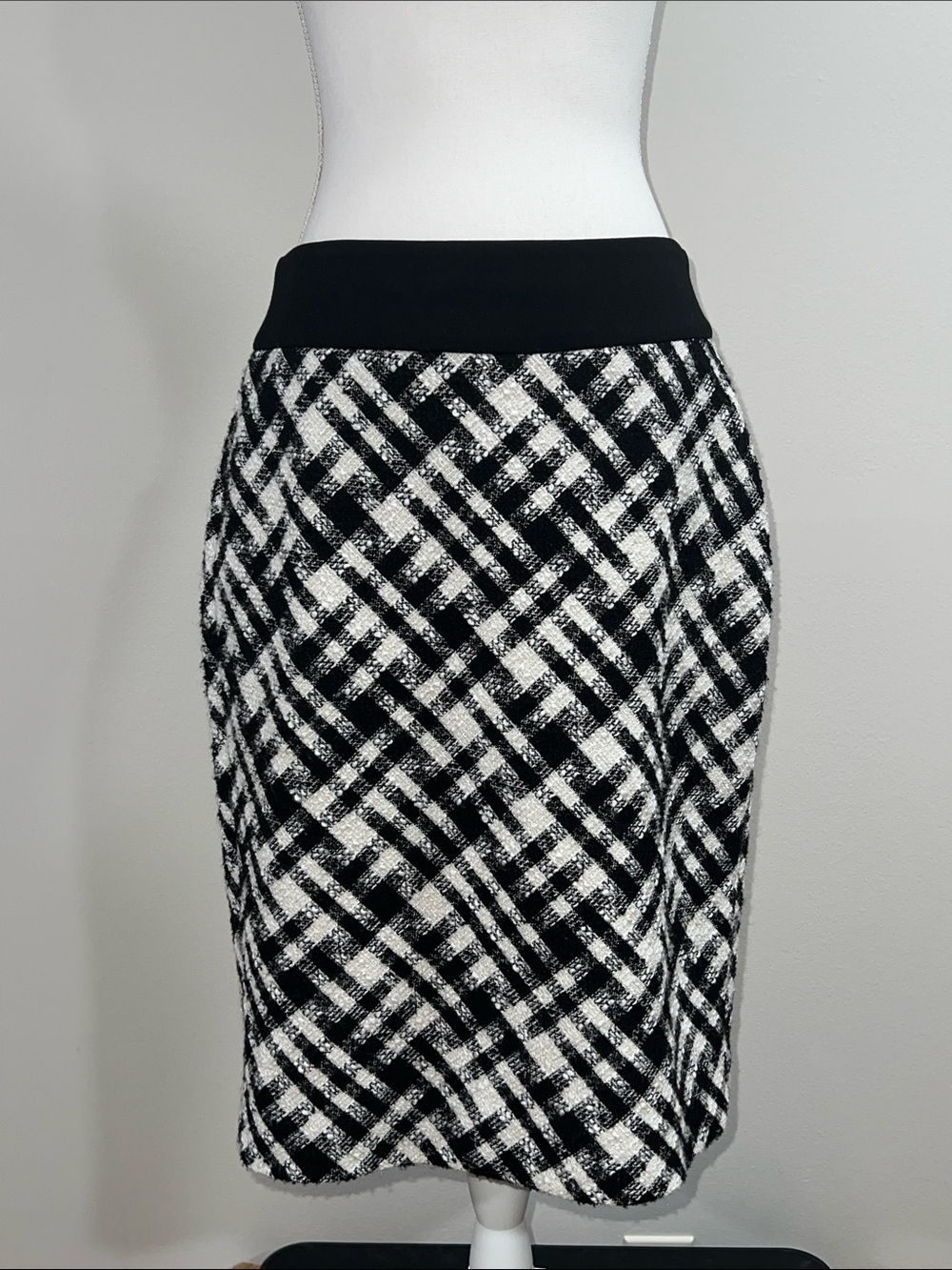 White House Black Market Black and White Pencil Skirt Size 8